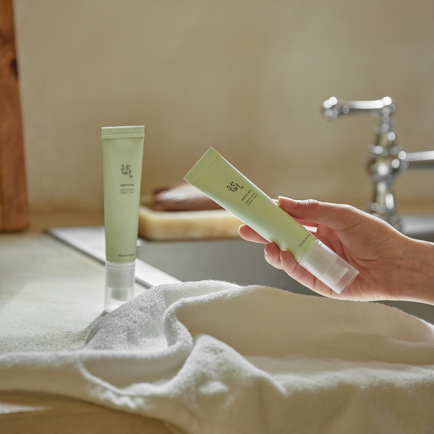 Beauty of Joseon - Light On Serum - Centella + Vita C -  Rozjaśniające Serum z Witaminą C - 30ml